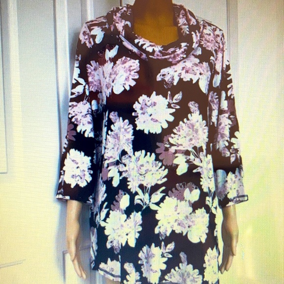 NWT Tabitha Webb Cowell neck 3/4 sleeve floral top - Picture 4 of 9